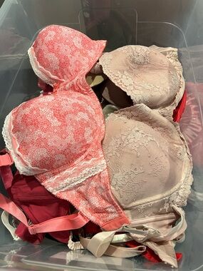 Lot of 20 Y2K Bras Sizes 32 F/G/I Various Brands and Styles 90s 00s Vintage Lot